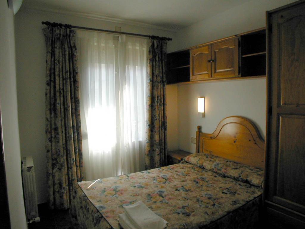 Gabarre Hotel Broto Quarto foto